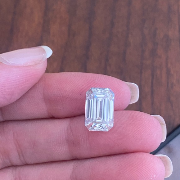 5 carat emerald cut moissanite diamond gemstone - Picture 5 of 7